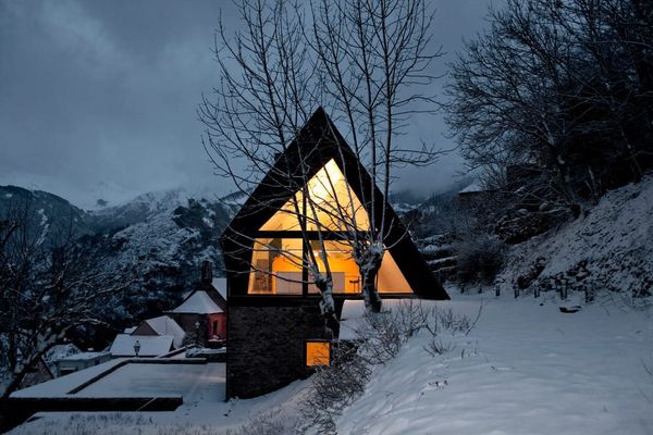 Maison dans les Pyrénées par Cadaval & Solà-Morales | entre pierre et lumière