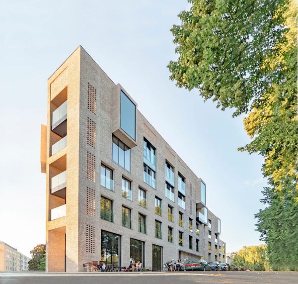 Ouvertures cadrées | Pilestredet 77/79 par Reiulf Ramstad Architecte