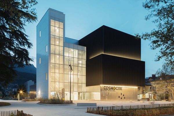 Dualité volumétrique | Cosmocité par ARCANE Architectes et Cardin Julien