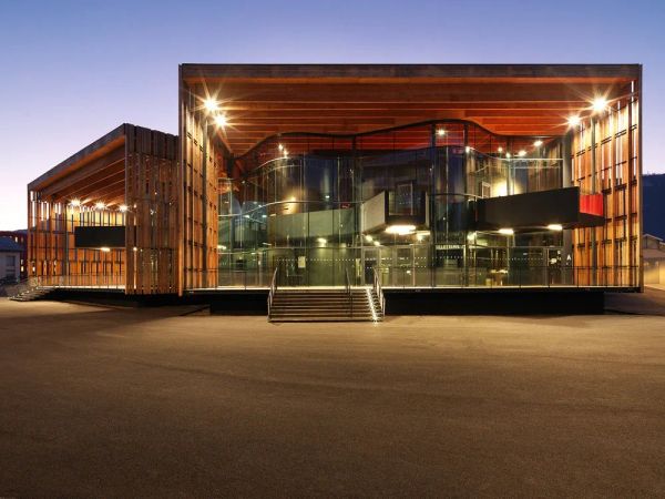 Forme libre | La Belle Électrique, par Hérault Arnod