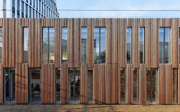 Entre bois et ville | groupe scolaire par Dietmar Feichtinger Architectes