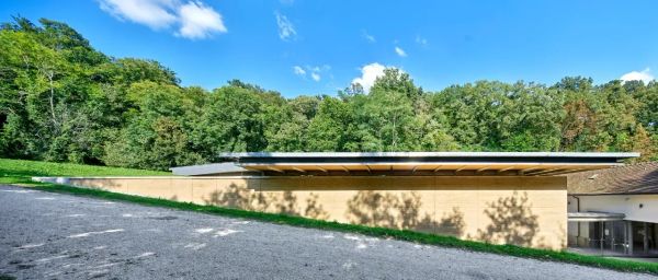 Leo Berellini | conçoit une salle fondue dans le relief