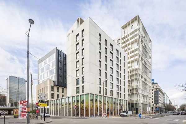 Émergence | Une silhouette claire dans le skyline lyonnais