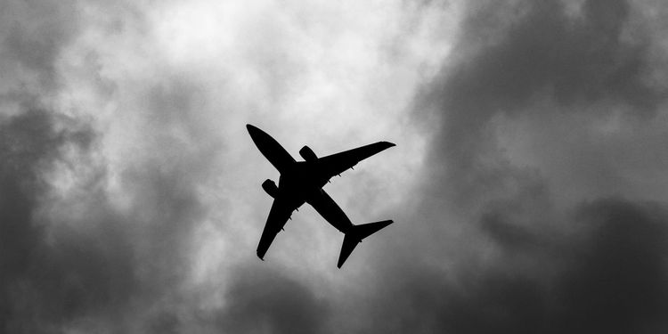 Nous traversons une zone de turbulences. Priez.