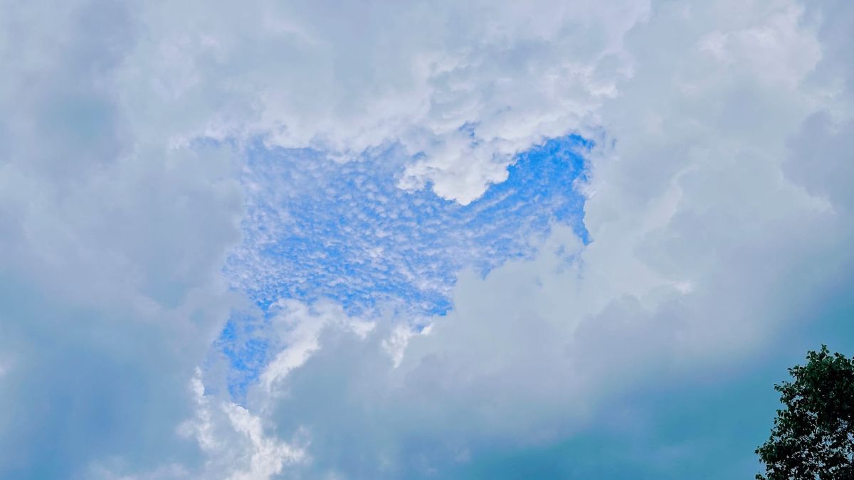 DC-area forecast: Heating up today. Storm chances trend higher again this week.