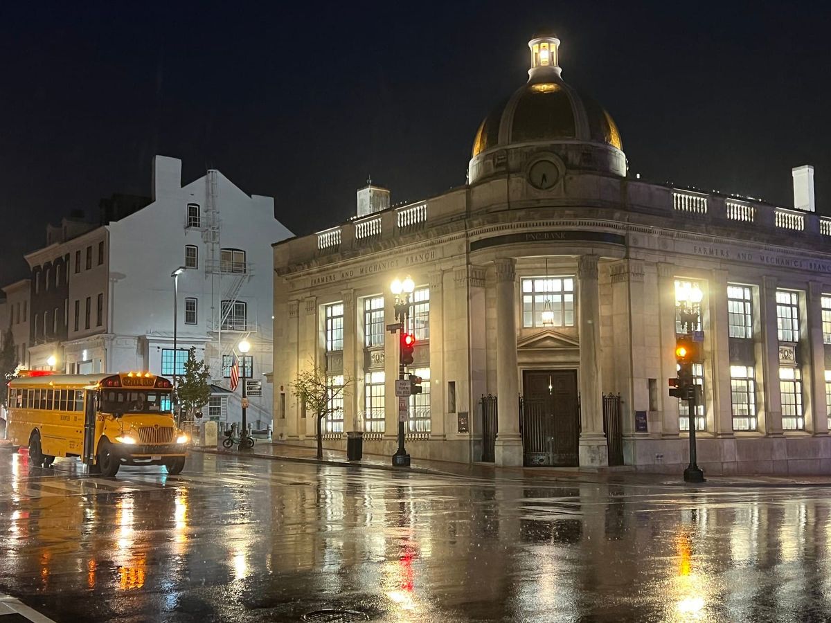 DC-area forecast: Showers arrive late tonight, last into at least part of Saturday