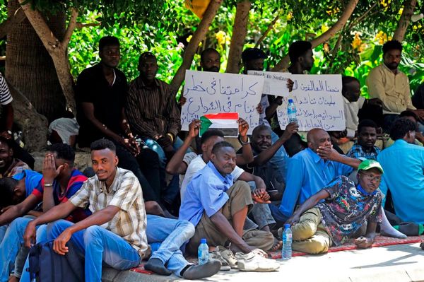 Sudanese Migrants’ Labor in Times of Economic Crisis and Revolution