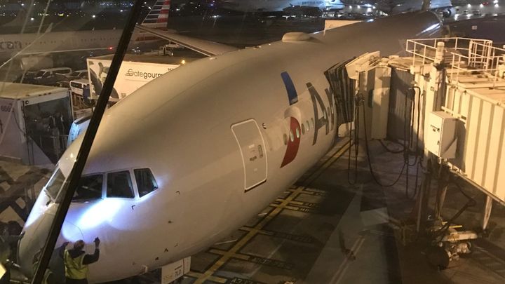American Airlines AA73 777-300ER LAX-SYD Business Class Review