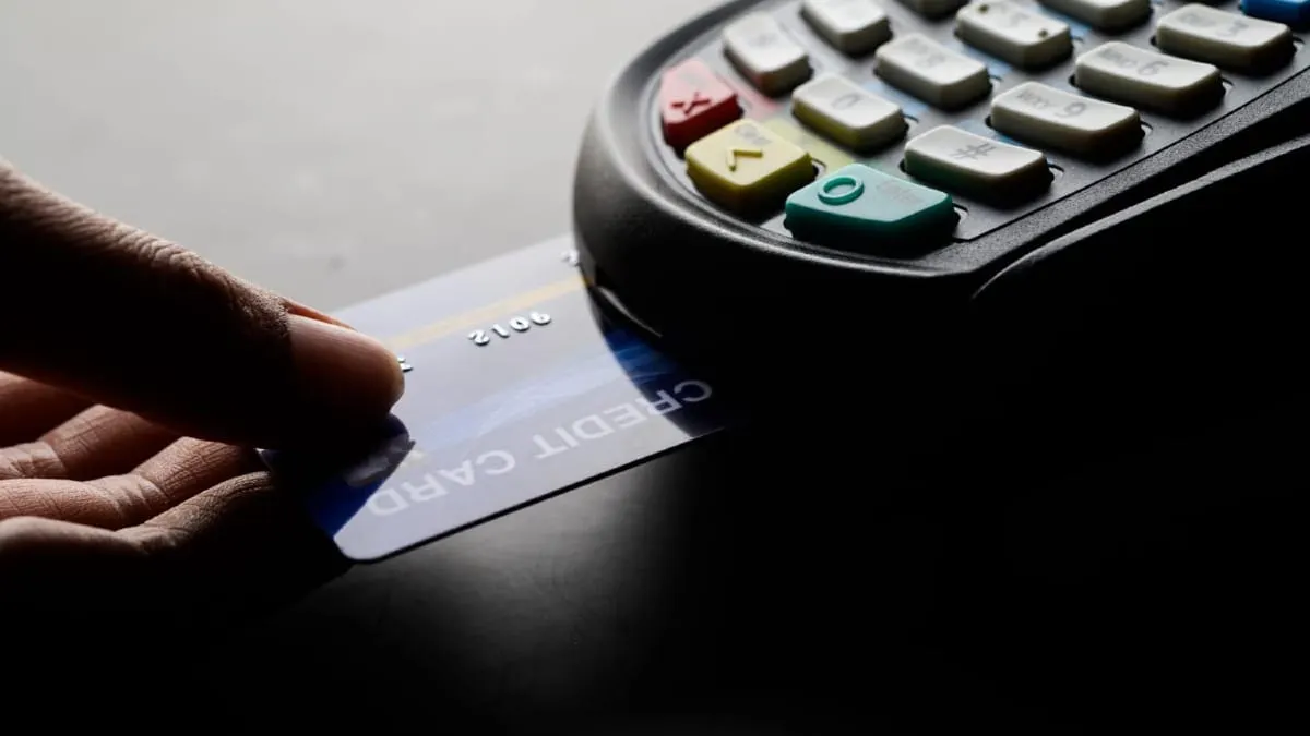 Making the minimum payment on a credit card is the easiest way to manage high-interest debt, but it is also the most expensive and time-consuming.