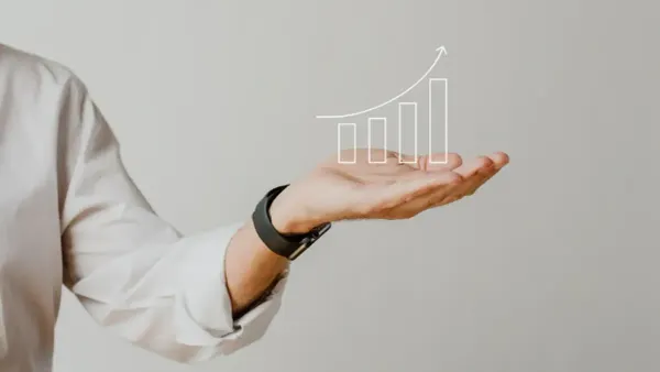 A simple chart showing a small amount of money growing into a larger amount over time.