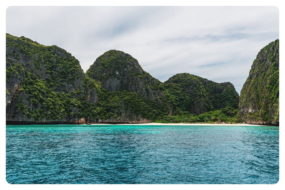Phuket Travel Guide: Choosing Between Private Cliffside Hideaways or Deep Rainforest Suites