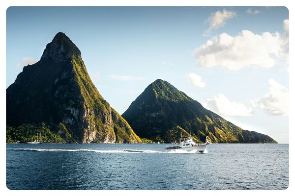 Saint Lucia Luxury Hotels: Hillside Boutiques vs. Beachfront Grand Estates