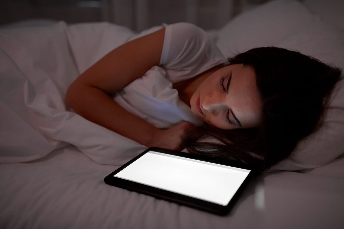 Digital Sunset: The Single Evening Habit That Fixes Your Sleep and Calms Your Overstimulated Brain