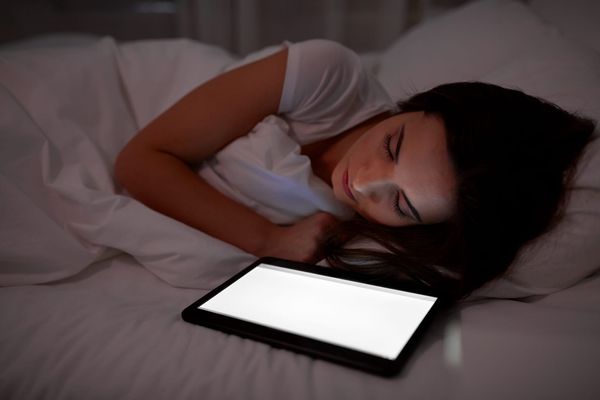 Digital Sunset: The Single Evening Habit That Fixes Your Sleep and Calms Your Overstimulated Brain
