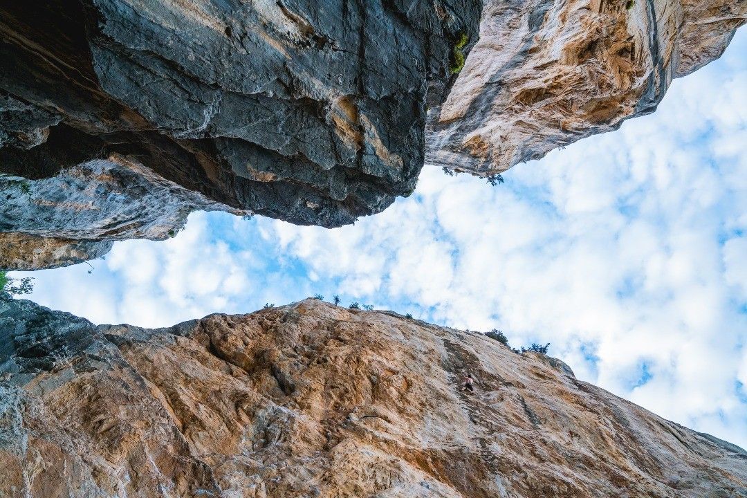 Robber's Roost frames the sky and hides a man