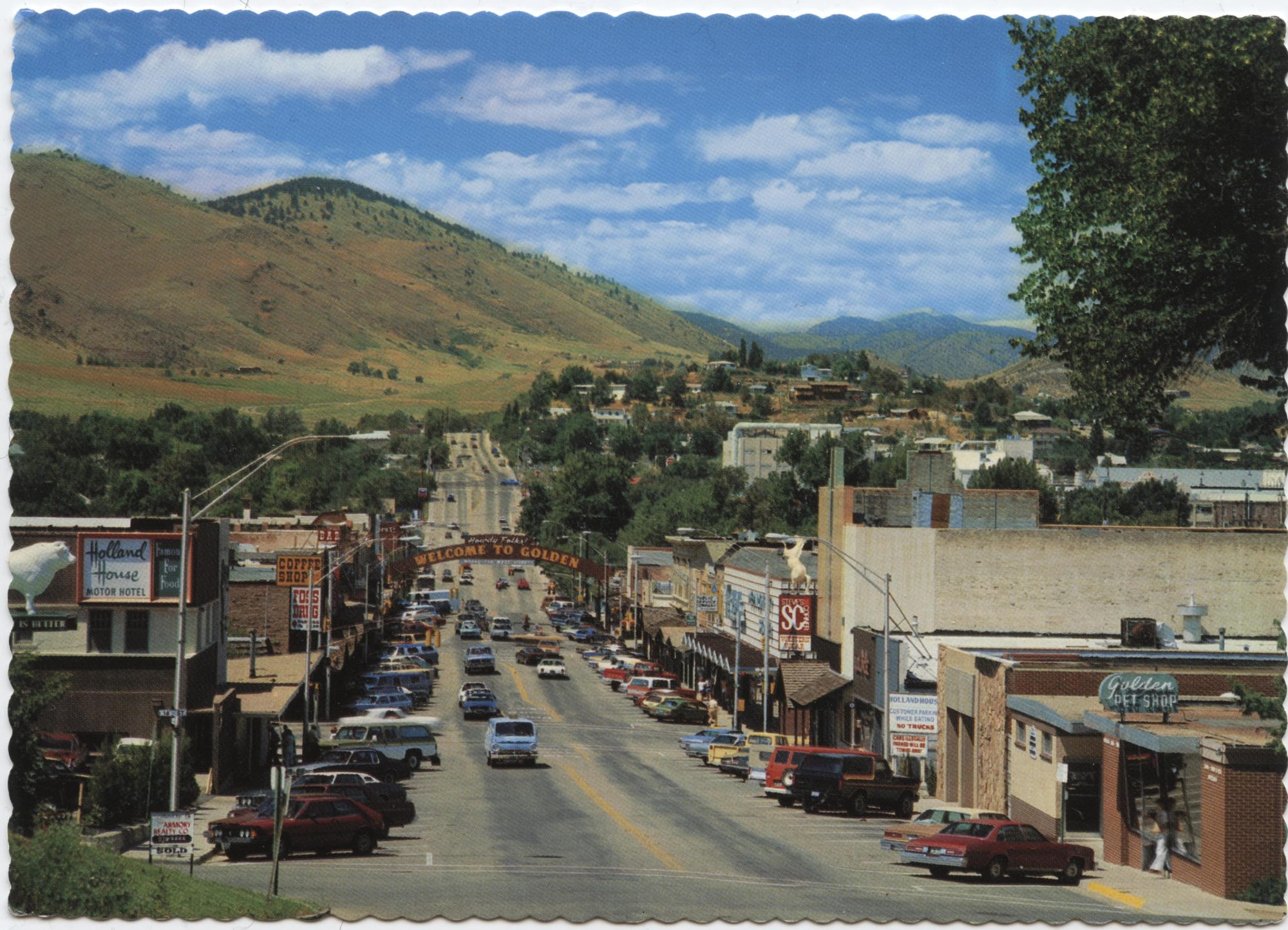 Color postcard of Washington Avenue in the 1970s