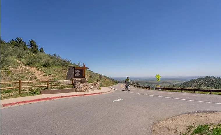Cyclist on the Lookout Mountain Road