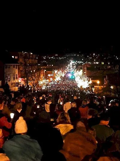An Olde Golden Christmas for the History Books