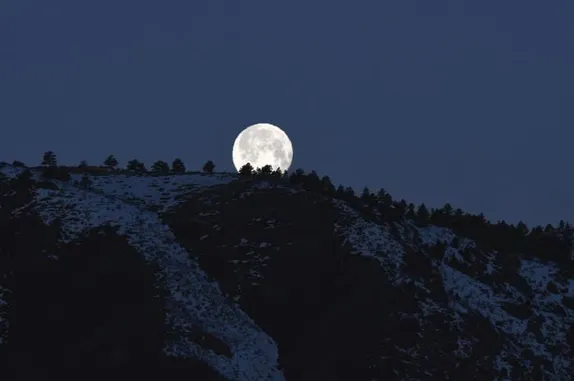 Full Moon, Neighborhood Plans, and Early Construction Materials