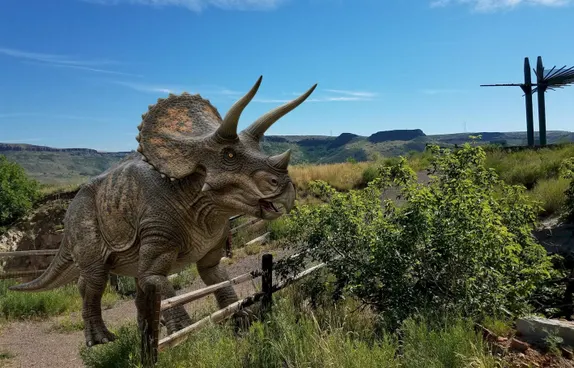 Golden’s Age of the Dinosaurs