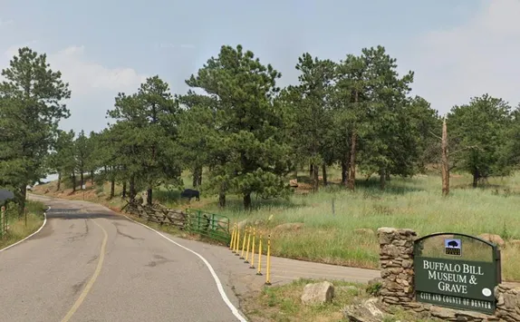 9-11AM History Hike in Lookout Mountain Park @ Buffalo Bill Museum & Grave