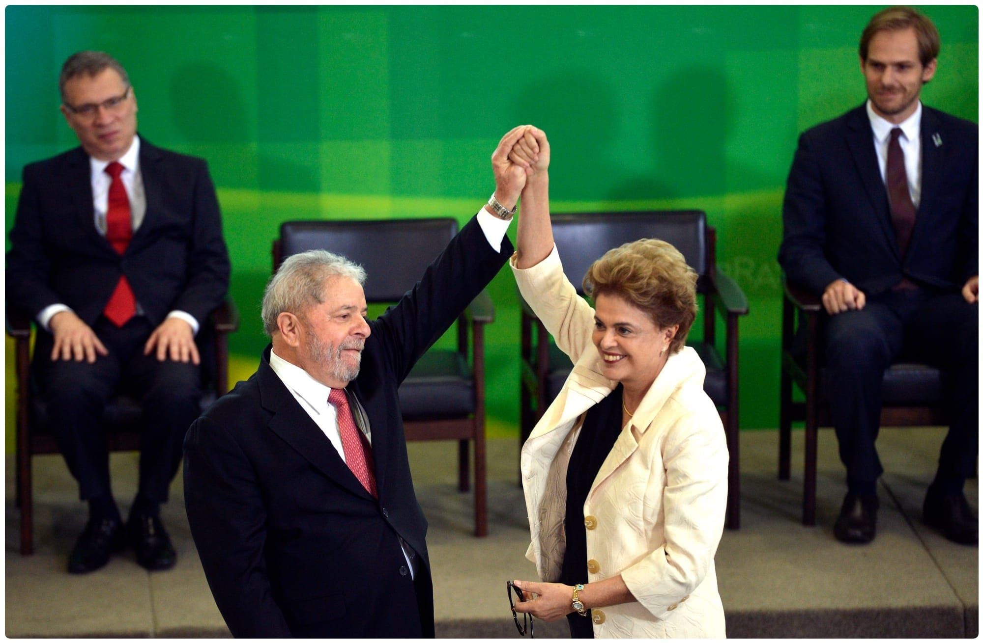Lula Holds Three-Point Lead Over Flávio Bolsonaro in Runoff Poll