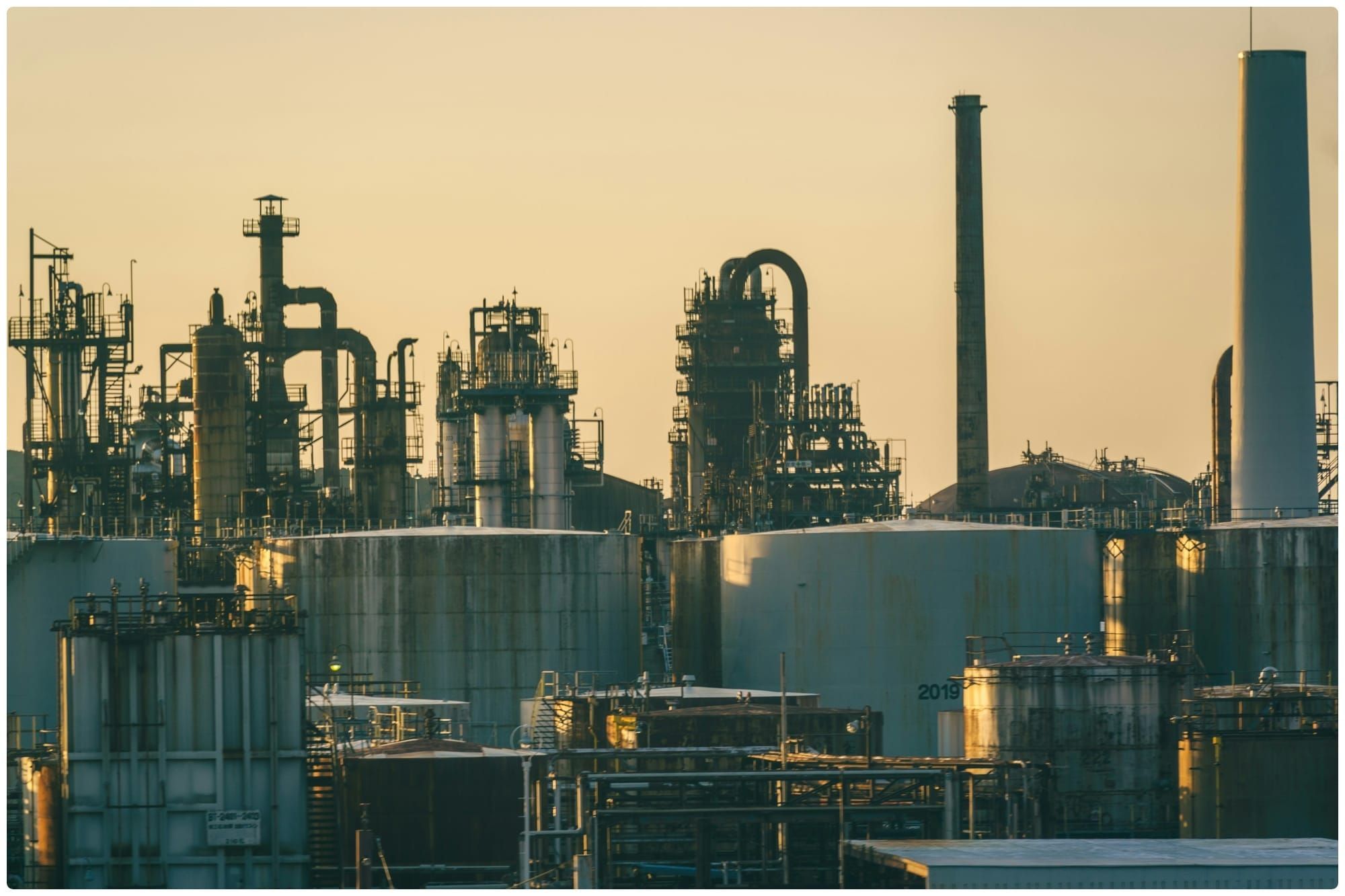 Oil Prices Retreat as Trump Waives New Sanctions on Russia