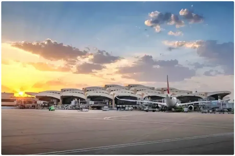 Riyadh Airport Partially Reopens Despite Renewed Houthi Attacks
