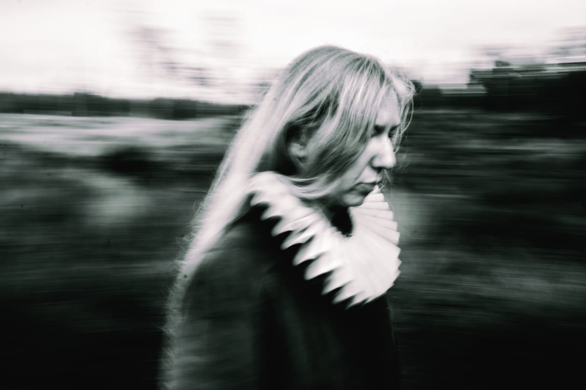 Fågelle captured in motion blur, black and white photograph with horizontal movement creating dynamic energy in outdoor setting. Photo by Lars Bylund.