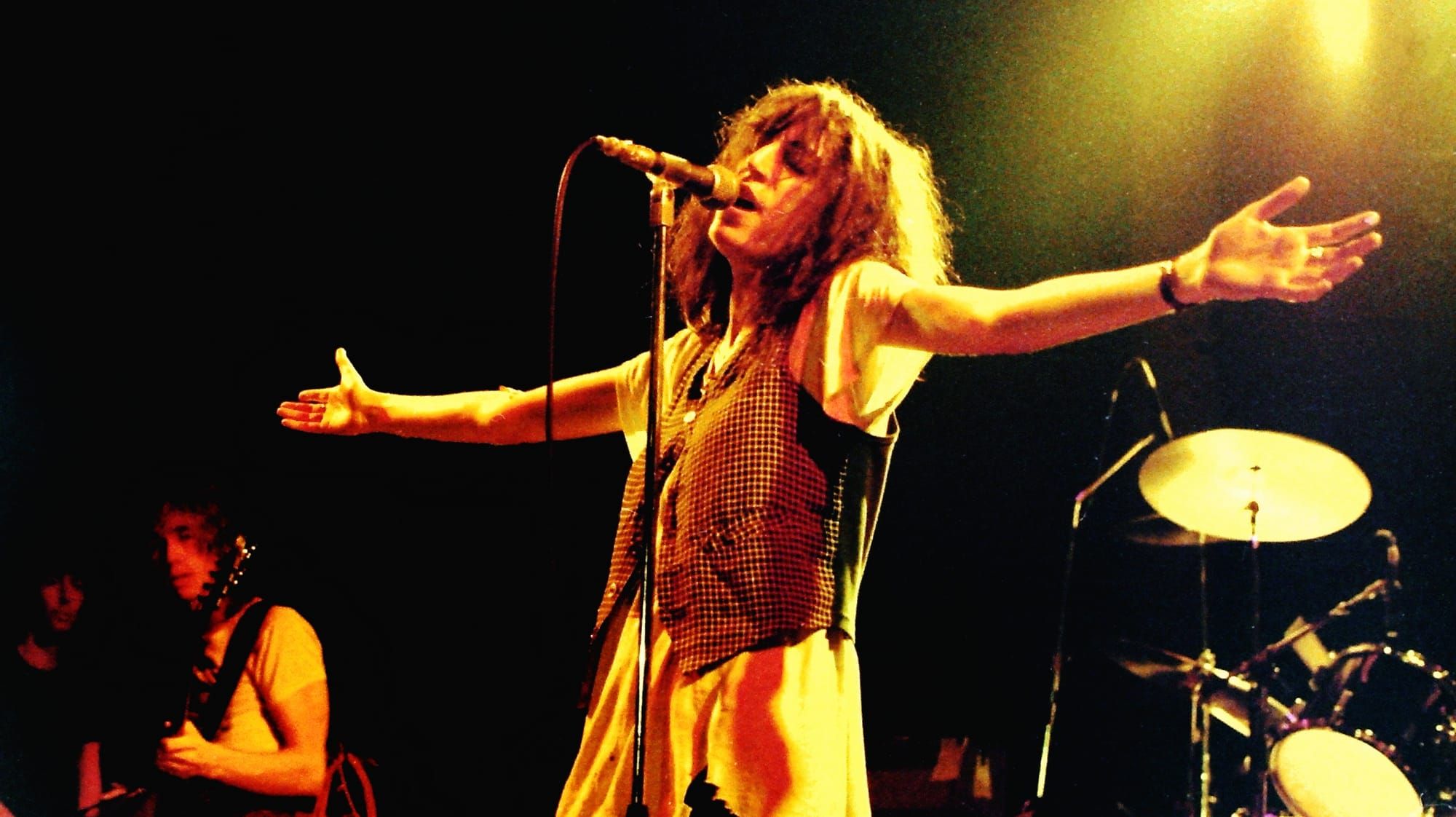 Patti Smith Remains Herself While Becoming Everyone Else feature image