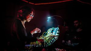 Speaking the Word of the Buchla — Suzanne Ciani's Orchestral Wave feature image