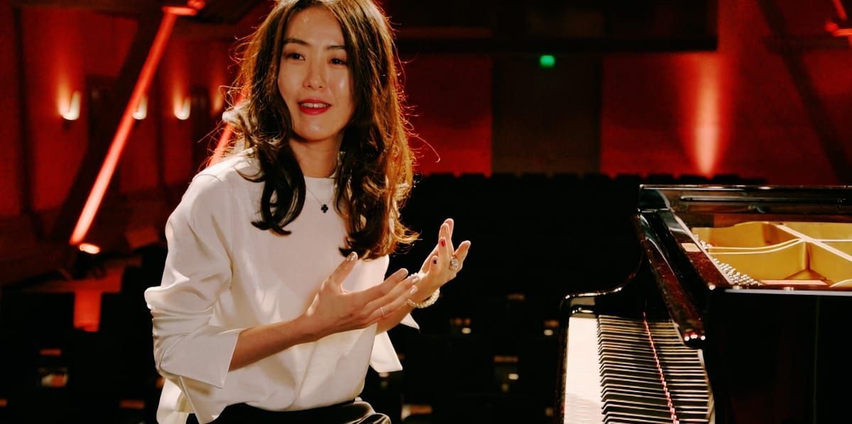 Pianist Younee Transforms Concert Halls Into Musical Labs feature image