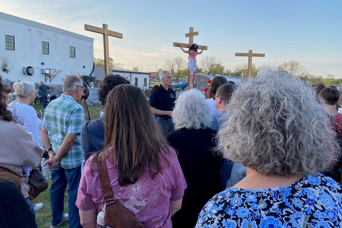 Oasis catches attention with crucifixion scene