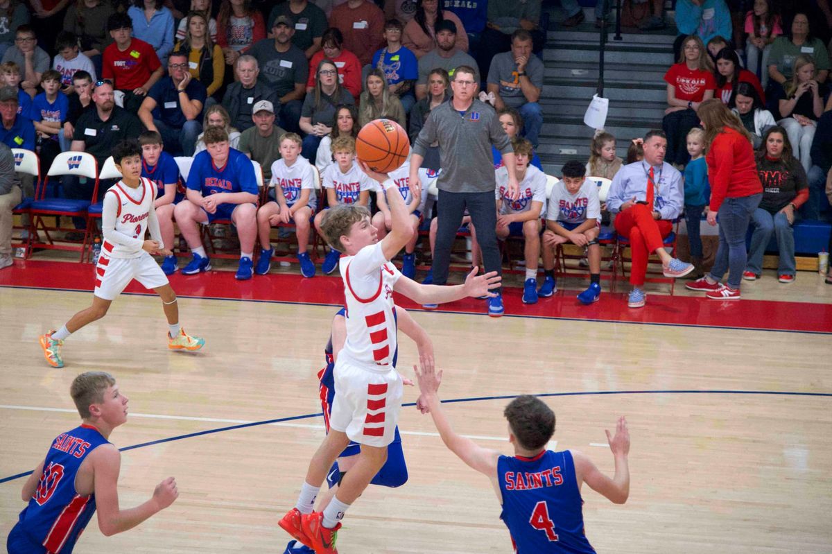 Pioneers complete season sweep of Raiders; Lady Pioneers fall short