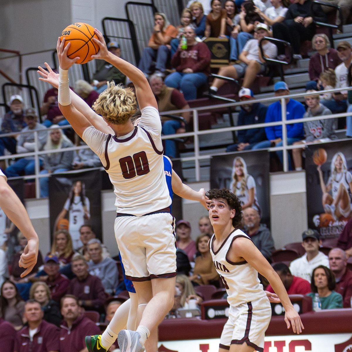 Warriors cruise to first district win of the season