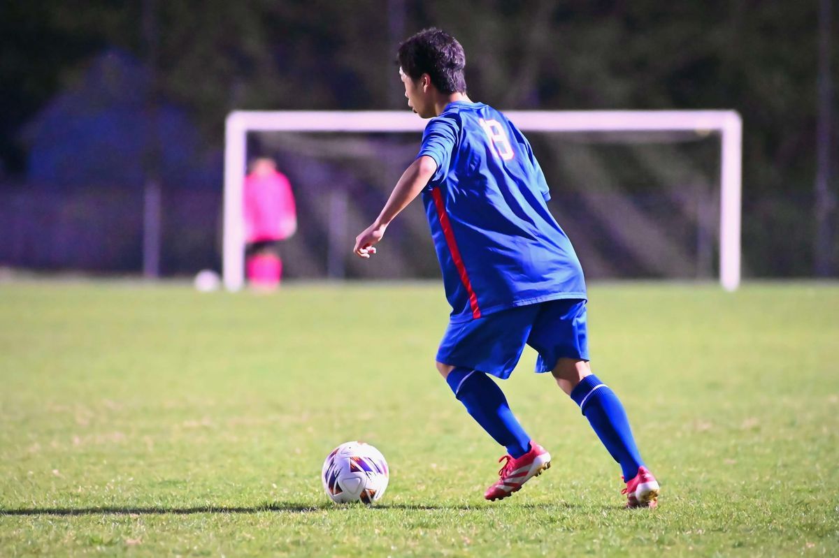 Pioneers roar back with 6-1 win over Lions