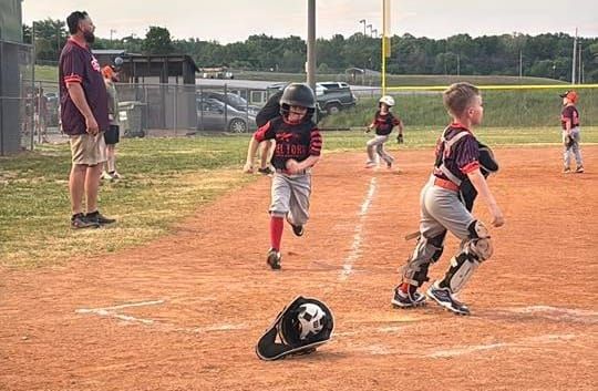 Storms loom, but bats boom on busy night at Rec Complex