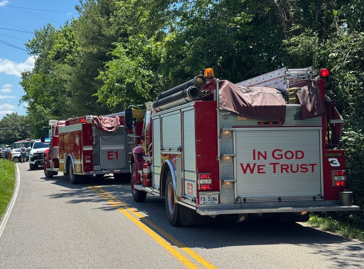 Wreck blocks Short Mt. Road