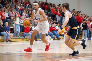 Pioneers battle, but fall short of Mustangs