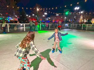 Skating rink moving