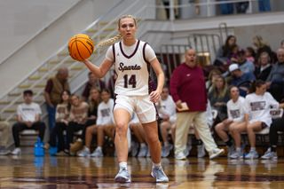 Warriorettes drop 57 in the first half as they storm past Ducks