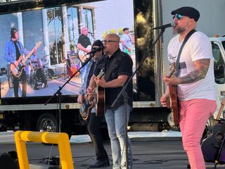 Temps in 80s for salute to ‘90s