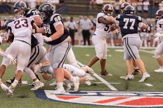Warriors turn up pressure in season-opening win