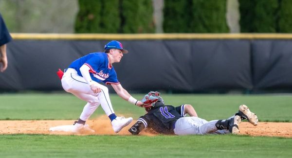 Columbia sweeps Pioneers