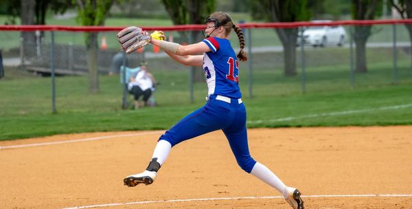 Gudat dominates, WCHS wins