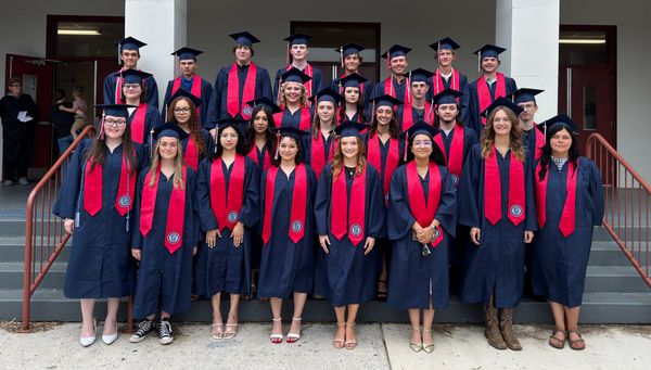 Warren Connect graduates 31