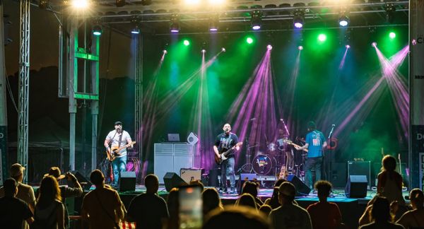 Main Street goes ’90s