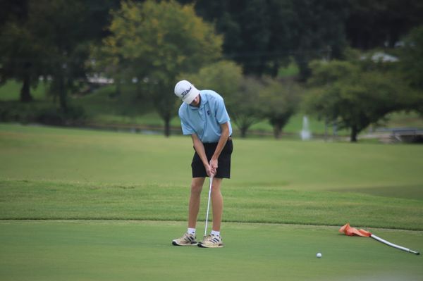 Golf teams struggle in Manchester