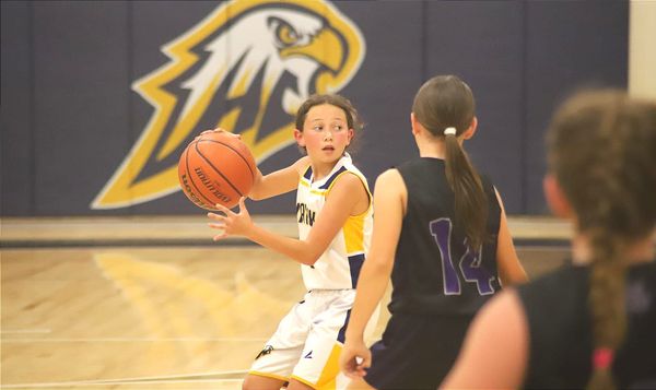 Hawks hammer Dibrell, stay perfect