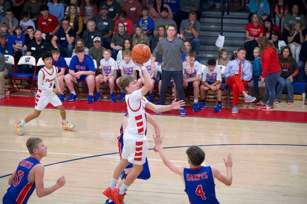 Pioneers complete season sweep of Raiders; Lady Pioneers fall short